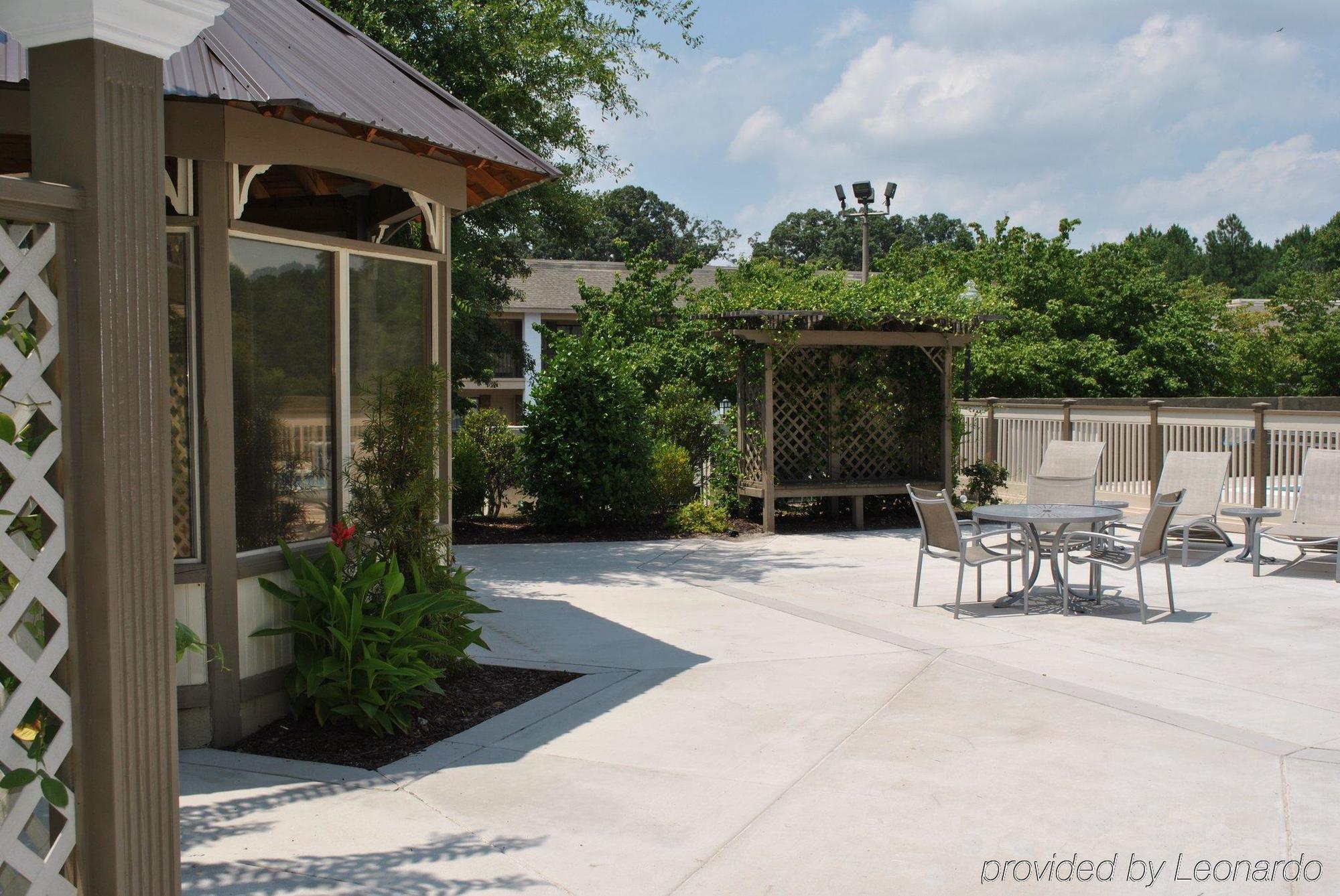 Doubletree By Hilton Fayetteville Buitenkant foto