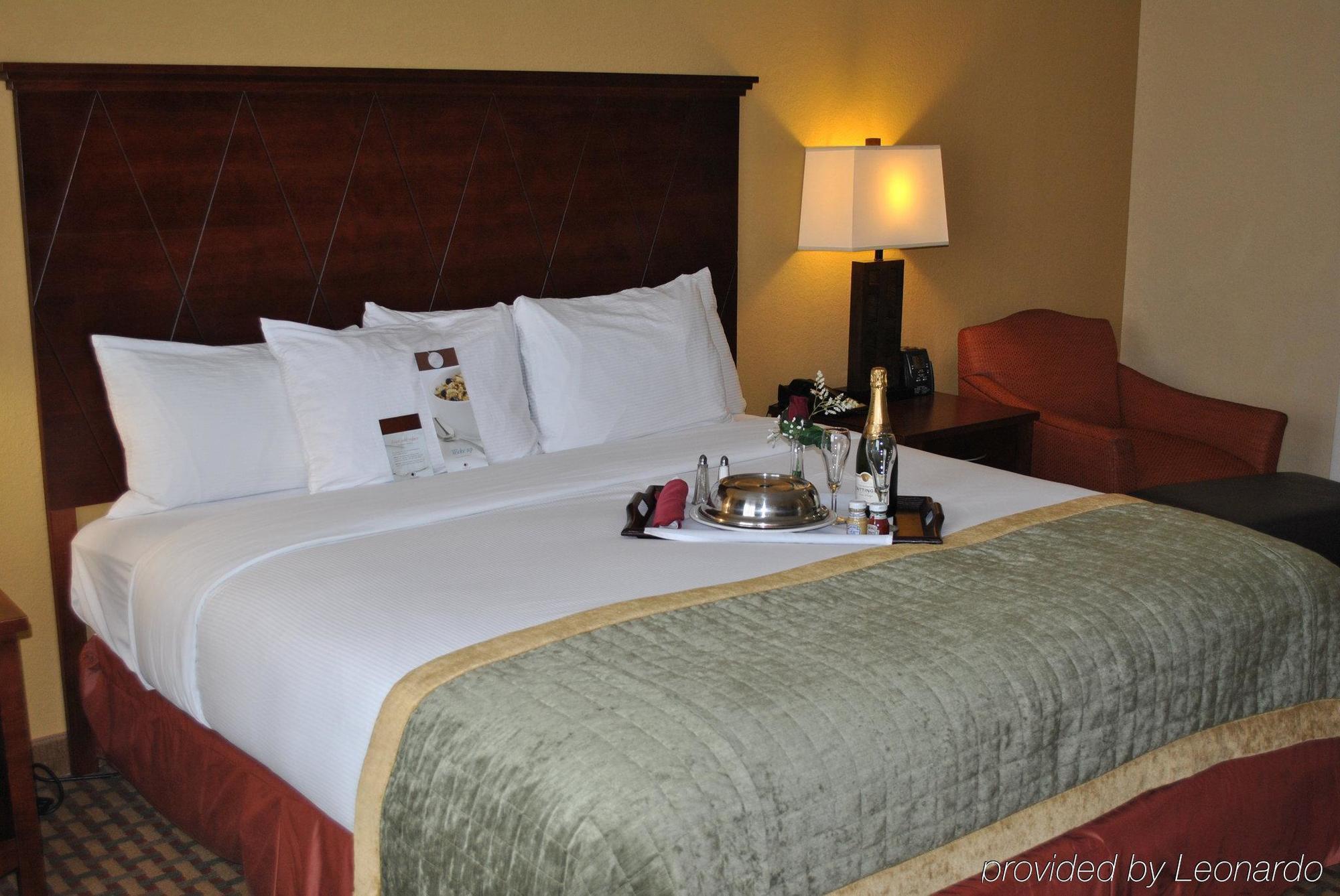 Doubletree By Hilton Fayetteville Buitenkant foto