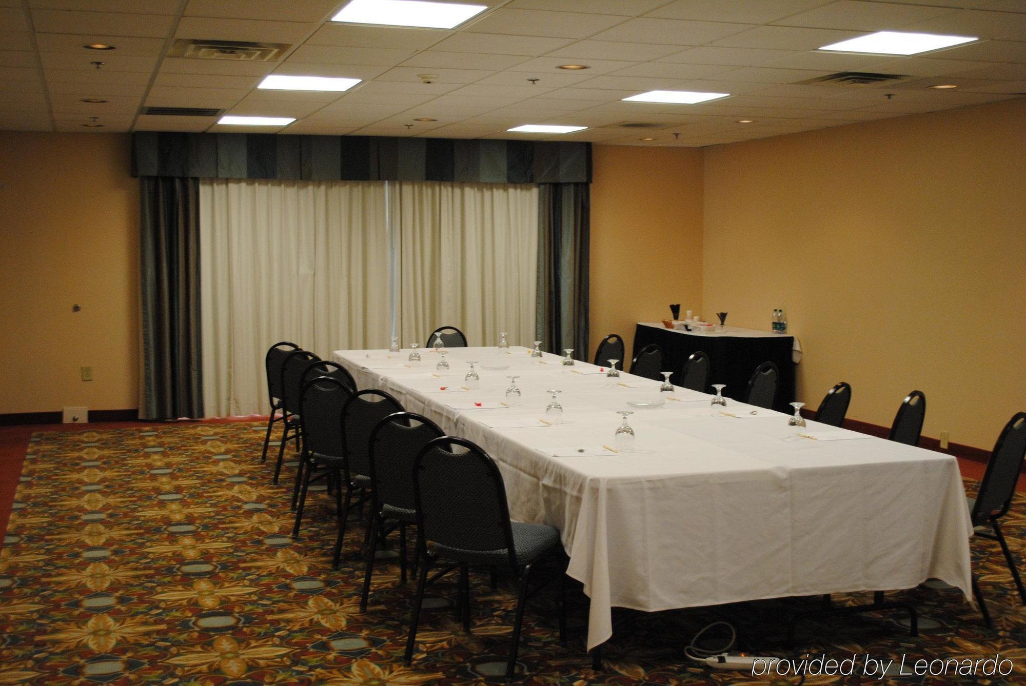 Doubletree By Hilton Fayetteville Buitenkant foto