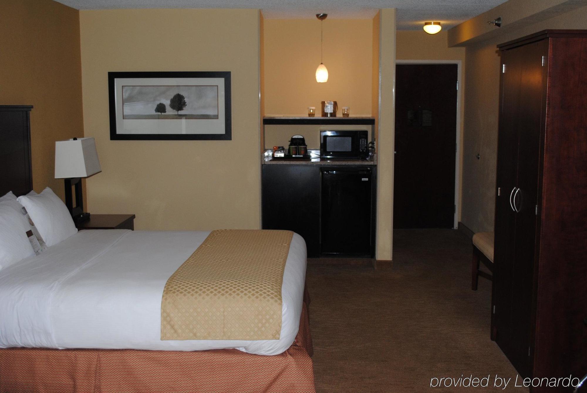 Doubletree By Hilton Fayetteville Buitenkant foto