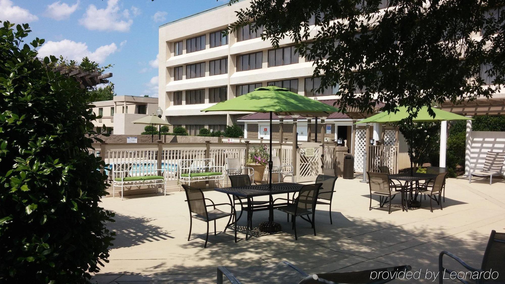 Doubletree By Hilton Fayetteville Buitenkant foto