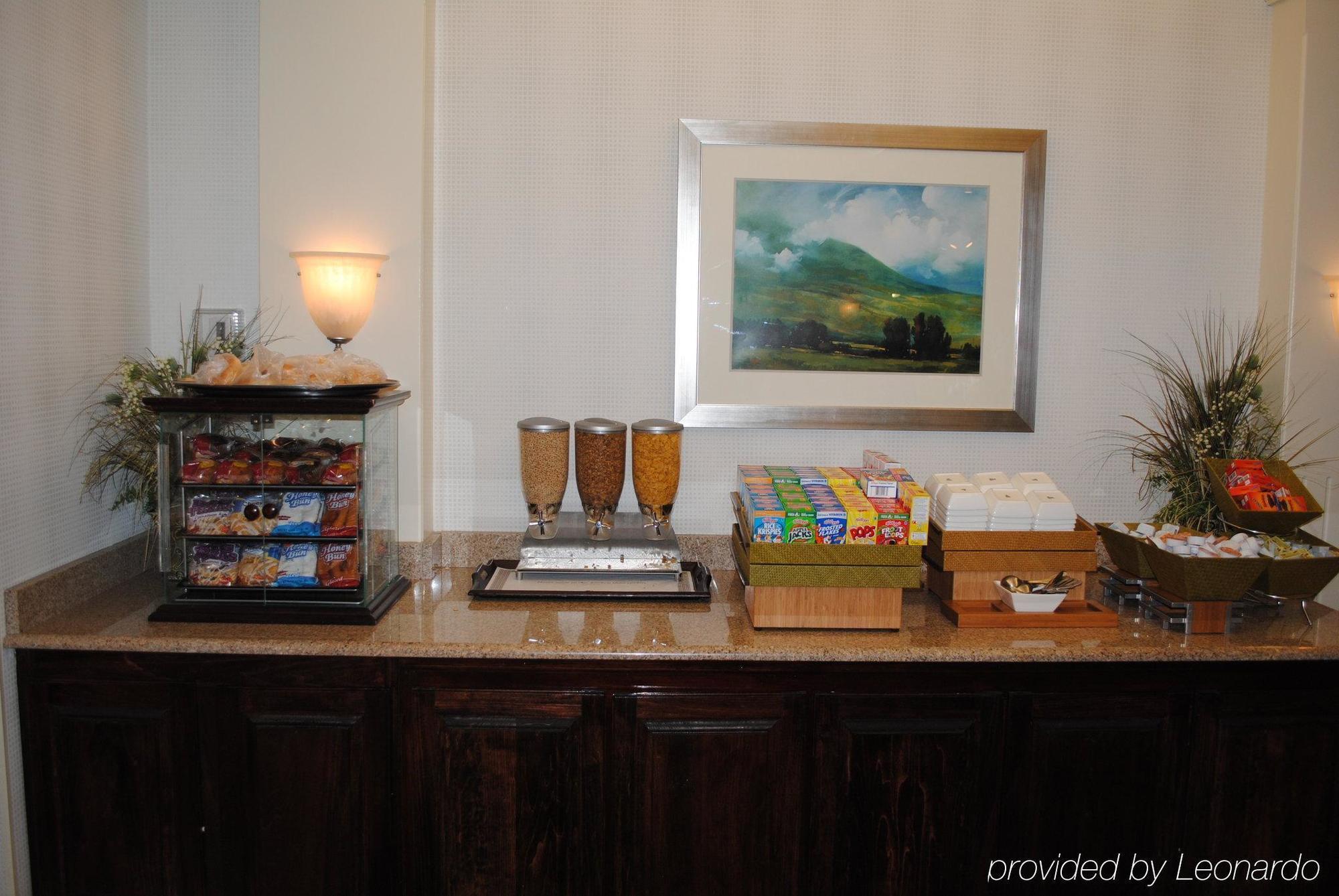 Doubletree By Hilton Fayetteville Buitenkant foto
