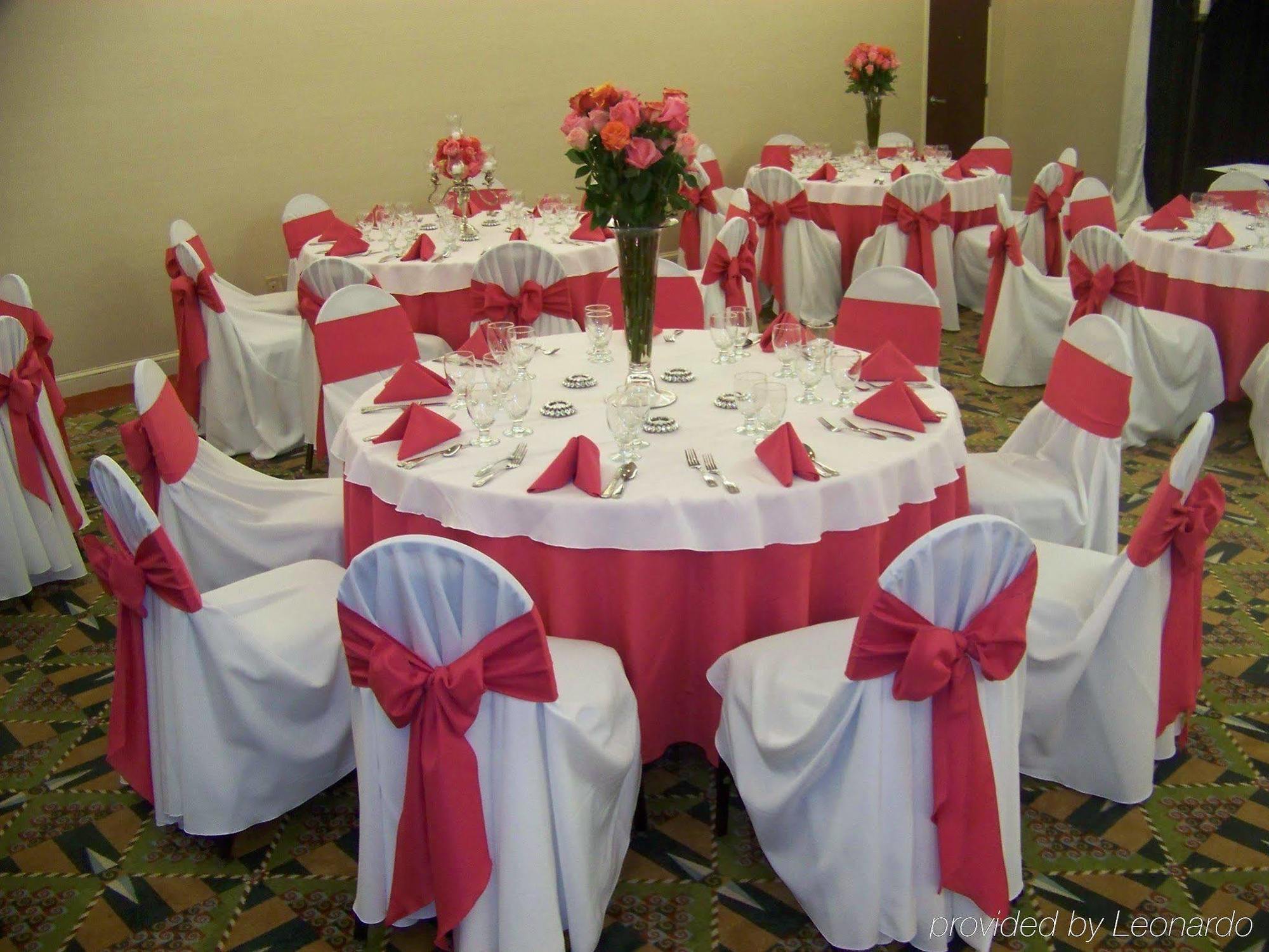 Doubletree By Hilton Fayetteville Buitenkant foto