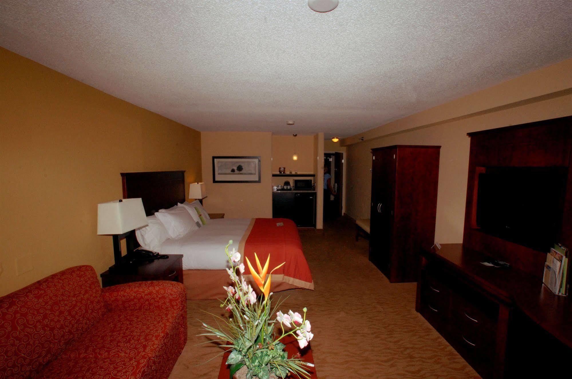 Doubletree By Hilton Fayetteville Buitenkant foto