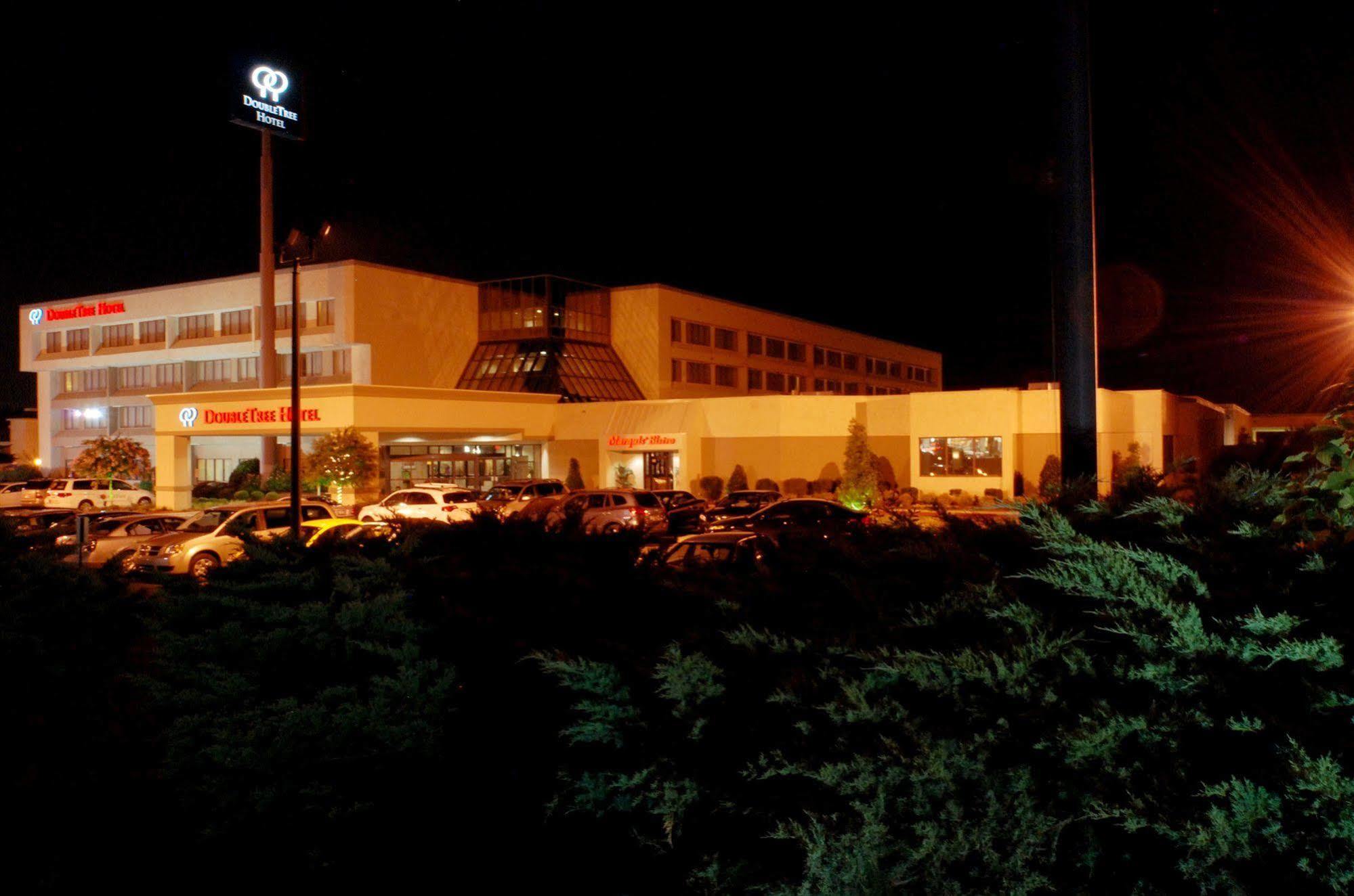 Doubletree By Hilton Fayetteville Buitenkant foto