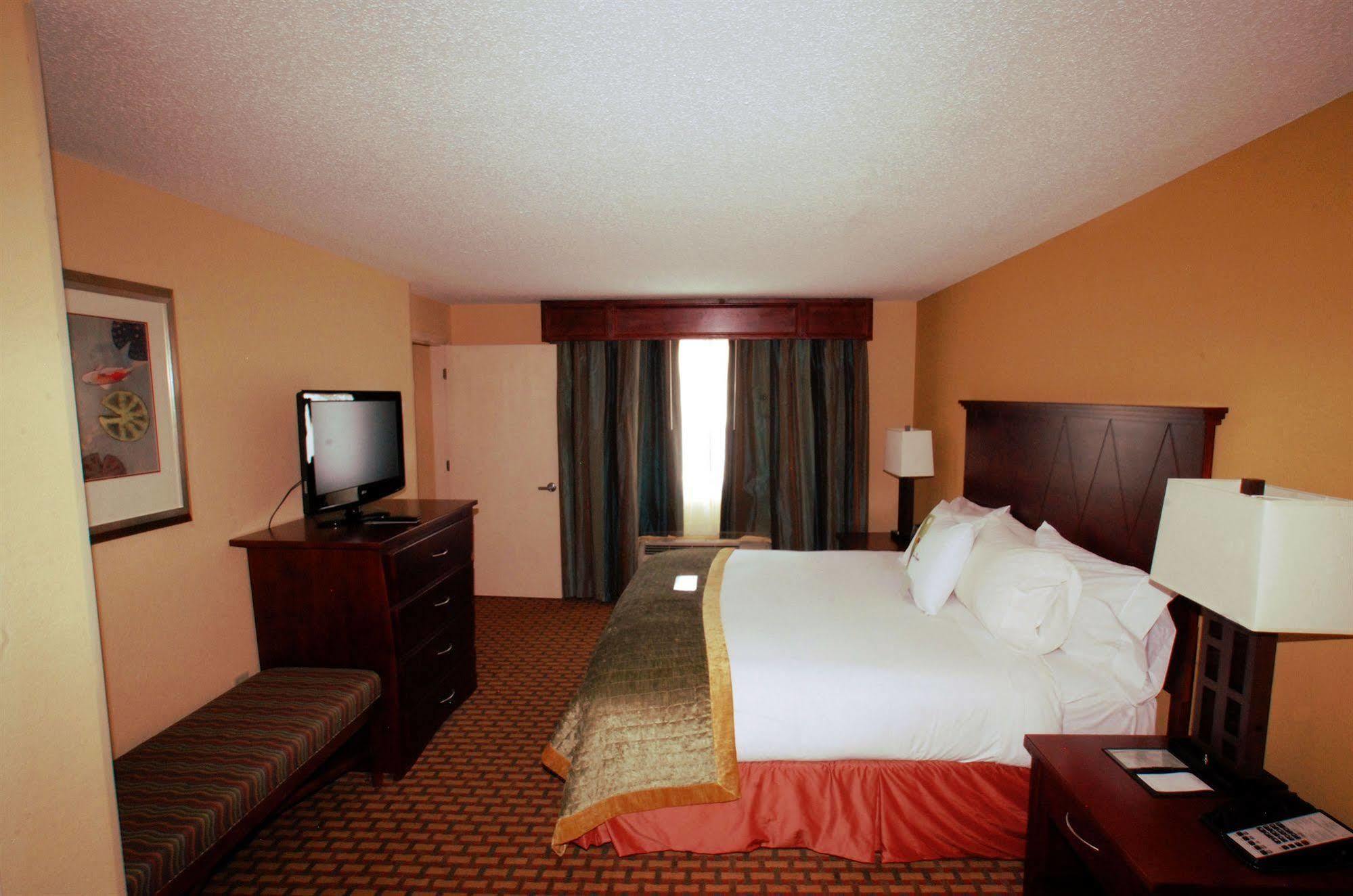 Doubletree By Hilton Fayetteville Buitenkant foto