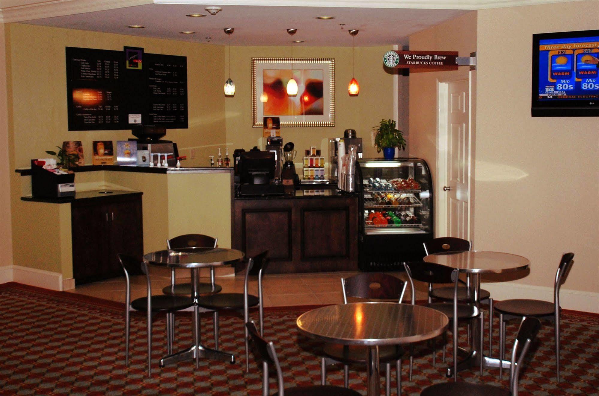 Doubletree By Hilton Fayetteville Buitenkant foto