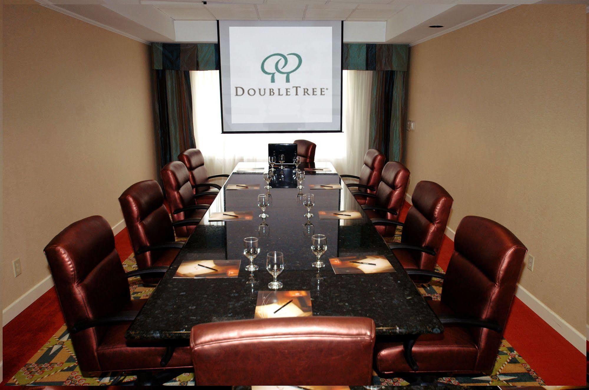 Doubletree By Hilton Fayetteville Buitenkant foto